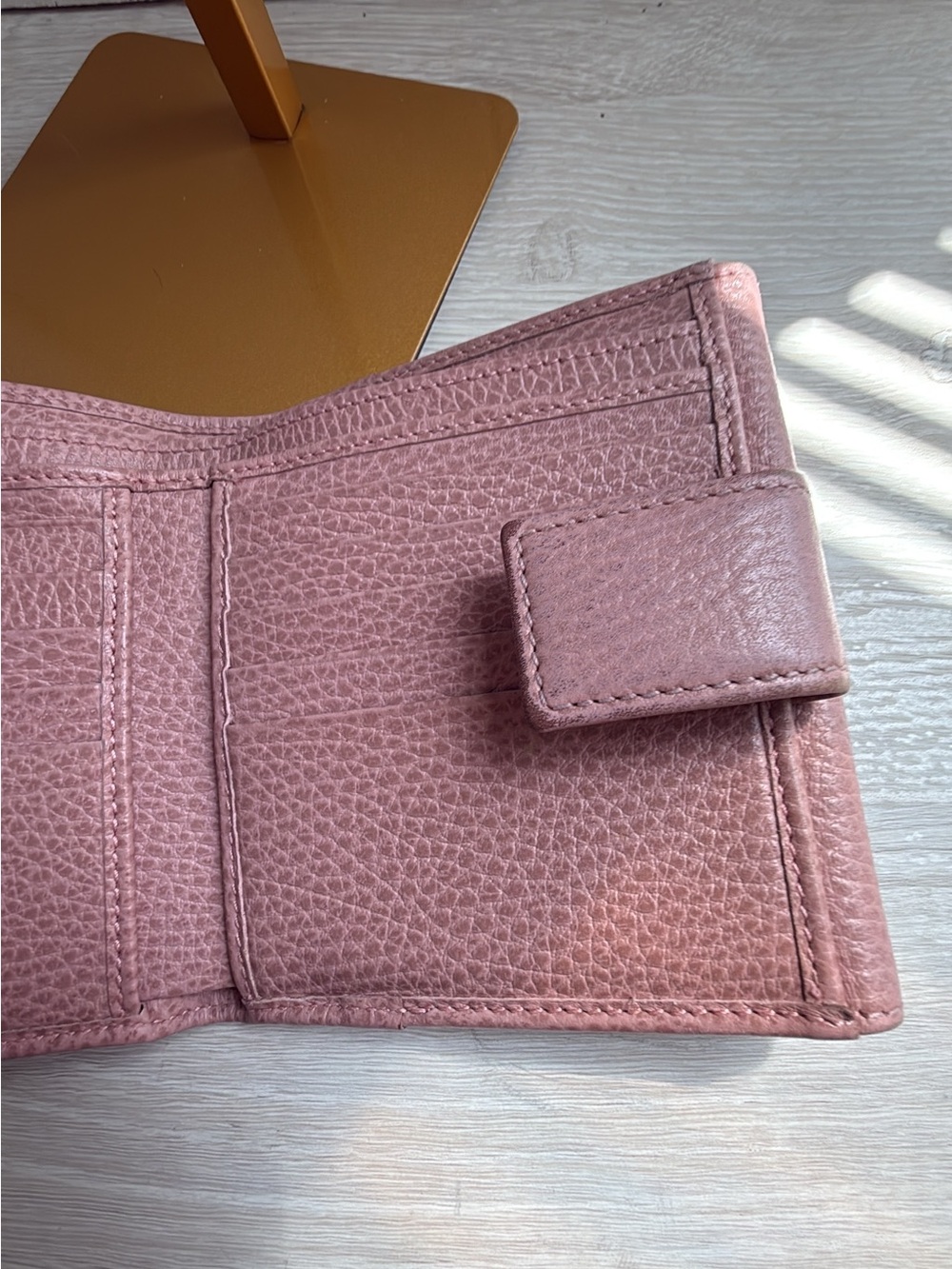 Authentic GUCCI calf skin pink bifold wallet - Picture 9 of 15